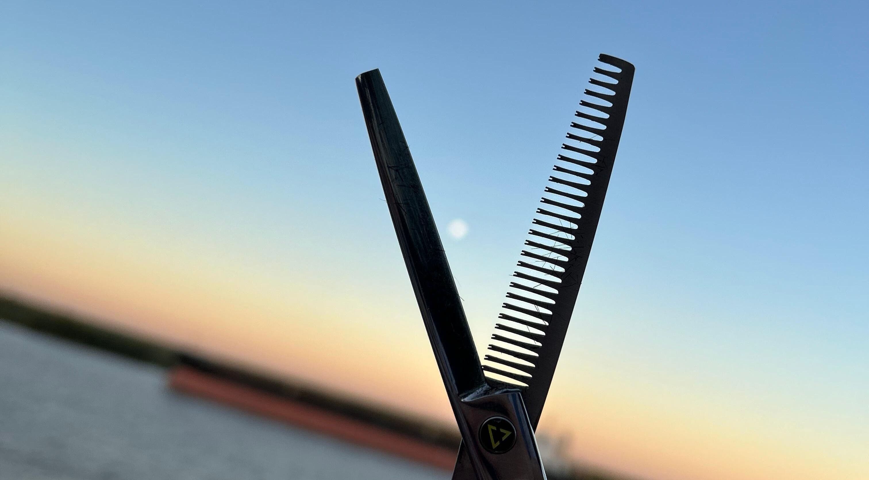 Scissors and comb silhouette at sunset, Wal.albarracin, Rosario, Santa Fe, AR.