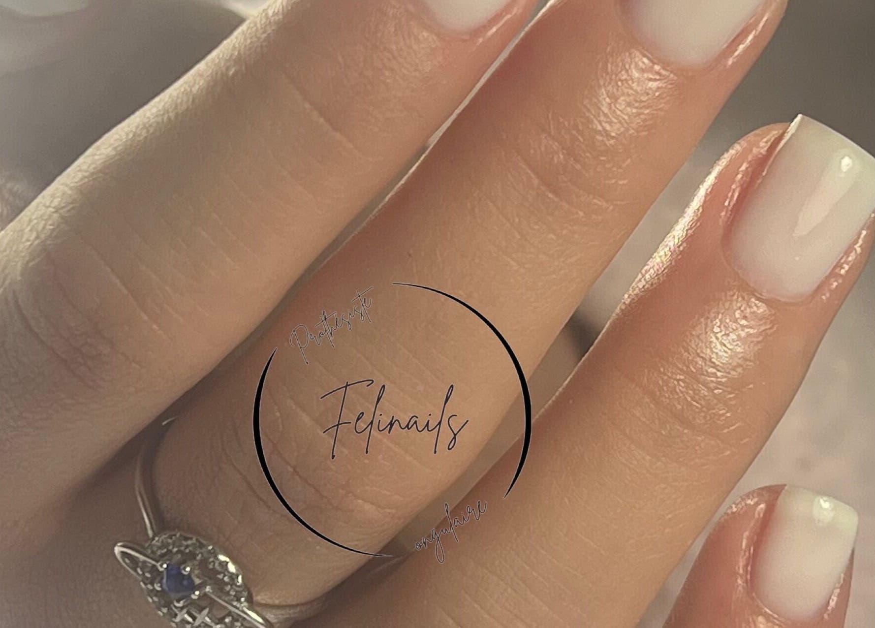 Manucure élégante à Felinails, Cadenet, Provence-alpes-côte D'azur, FR. Ongles soignés et raffinés.