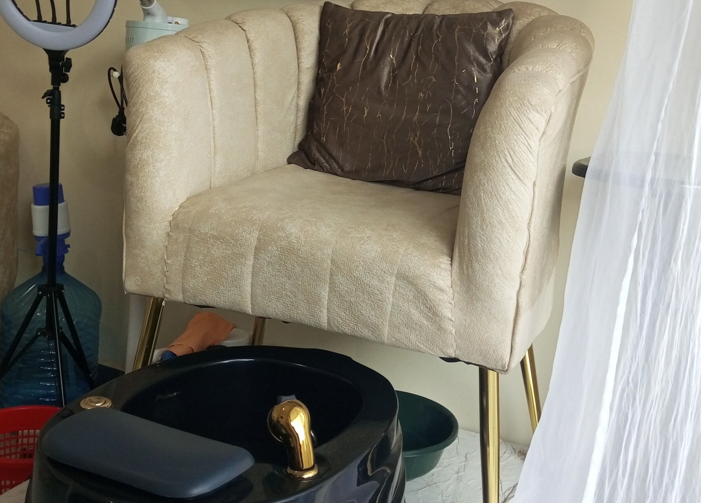 Elegant spa chair at Kibali Glam Space, Nairobi, Nairobi County, KE, perfect for relaxation and beauty treatments.