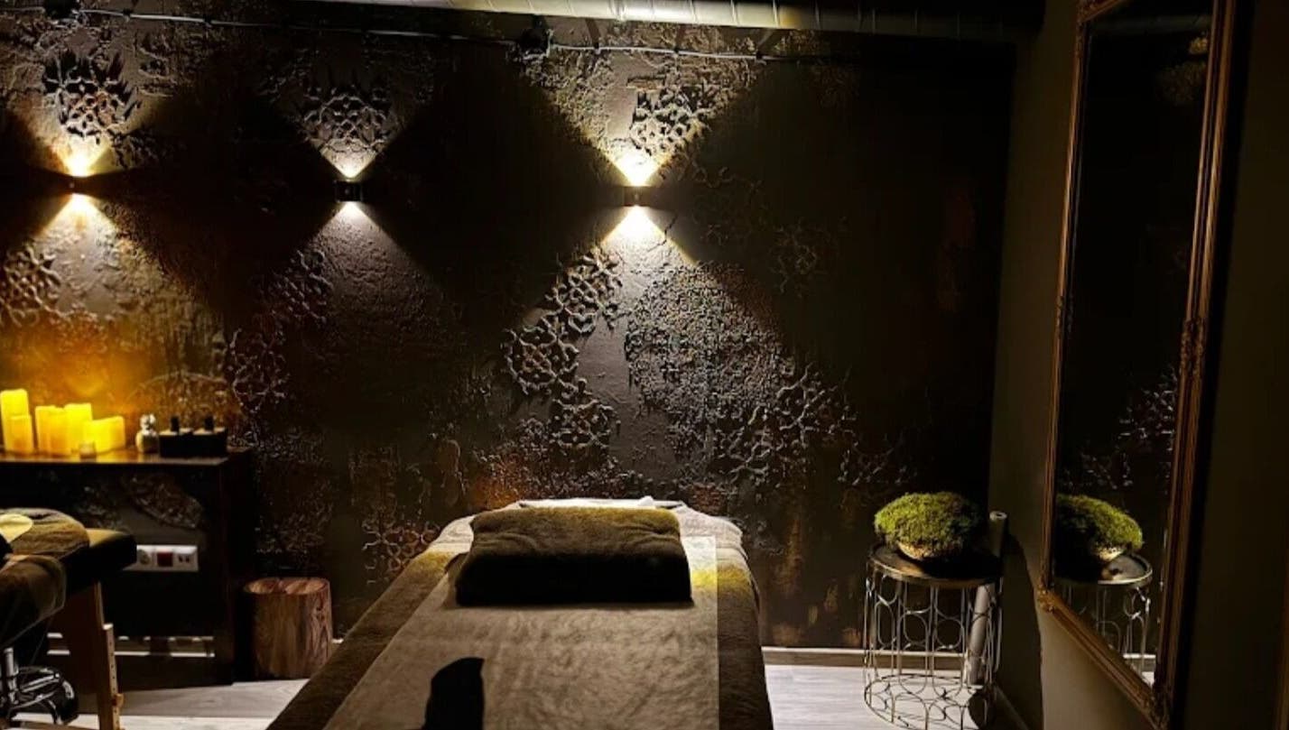 Relaxing massage room at Ayu Shambhala in Łódź, Województwo Łódzkie, PL with ambient lighting and soothing decor.