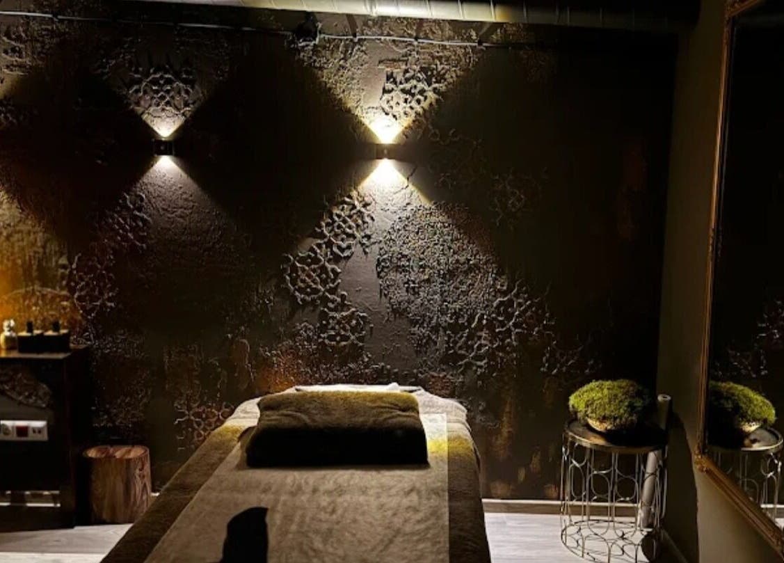Relaxing massage room at Ayu Shambhala in Łódź, Województwo Łódzkie, PL with ambient lighting and soothing decor.
