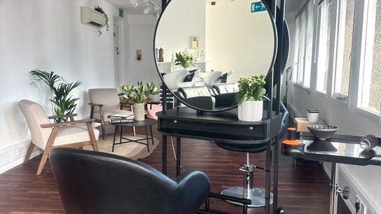 Zoey Olechnowicz Hair Colourist