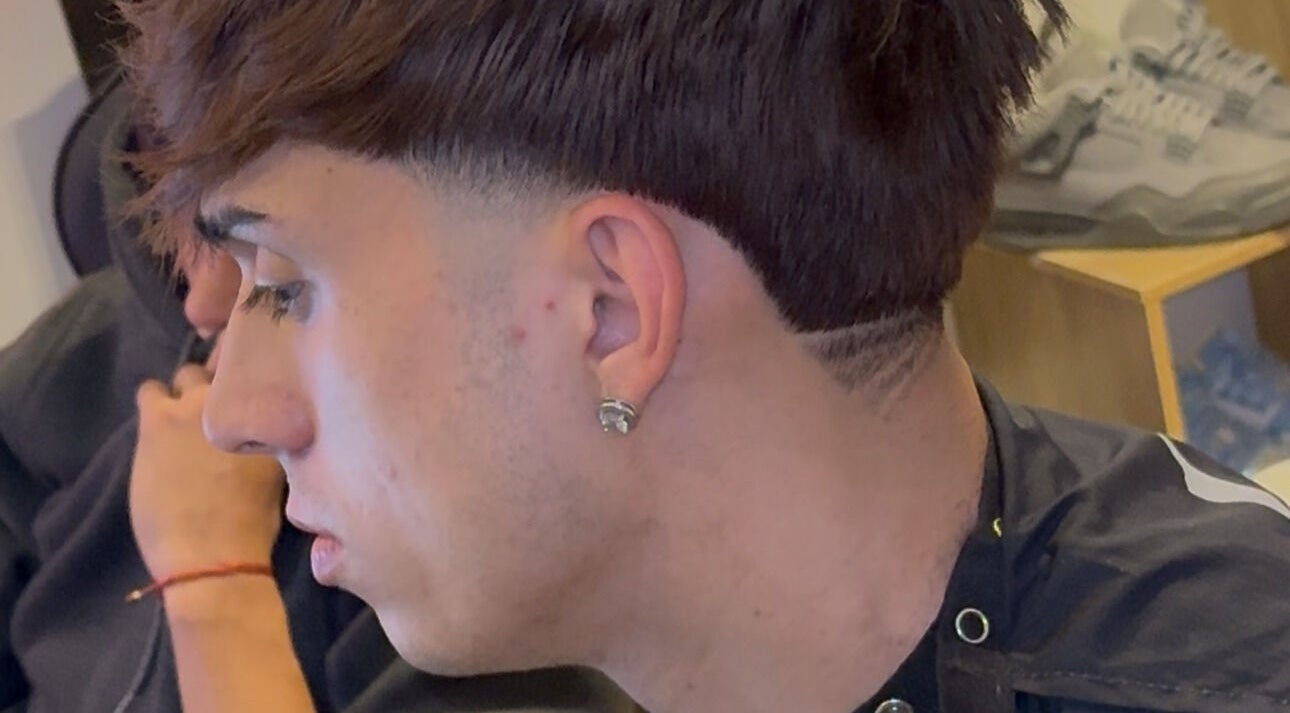 Corte de cabello moderno en Joaco barber, Villa Lynch, Provincia De Buenos Aires, AR.