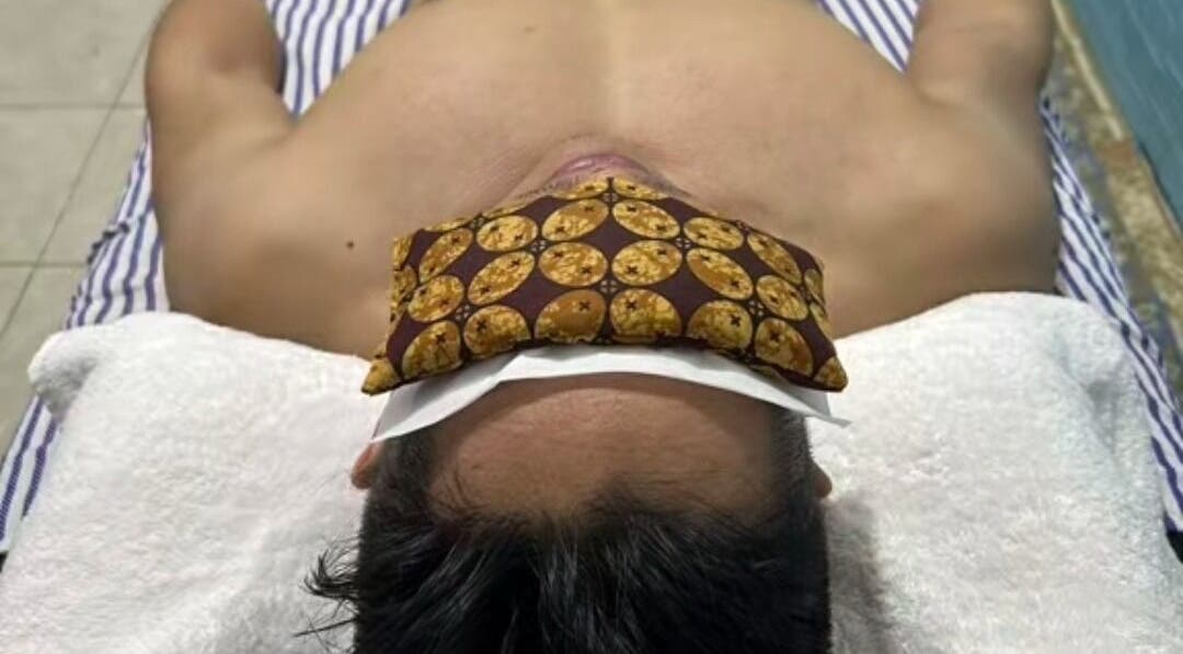 Pelanggan menikmati pijat Balinese Reflexology di Kuala Lumpur, Wilayah Persekutuan Kuala Lumpur, MY.