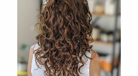 Curly and Co Hair imaginea 3