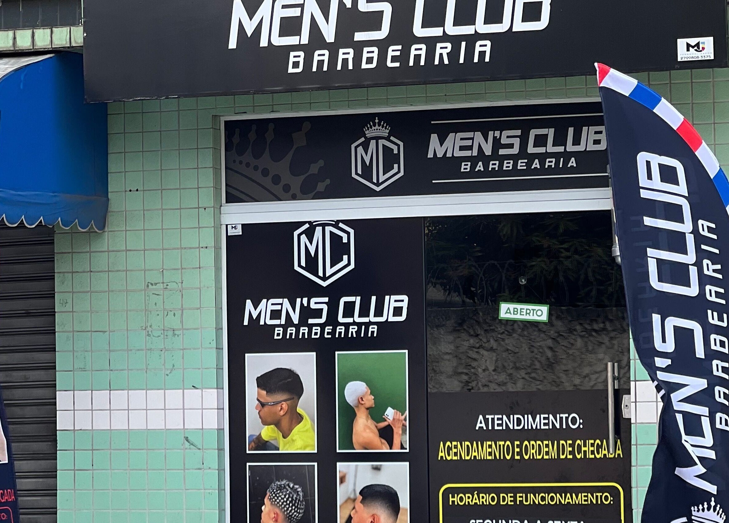 Fachada da Men's Club, barbearia em Espírito Santo, BR, com decoração moderna.