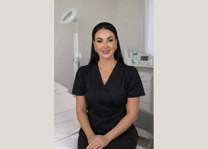 Professionnelle à Tatiana - Beauty, Toulouse, Occitanie, FR dans une salle de soins moderne.