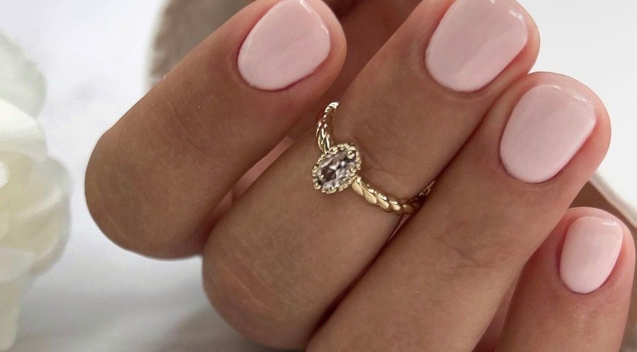 Zart rosa Maniküre bei The Moon Beautystudio, Muttenz, Basel-landschaft, CH.