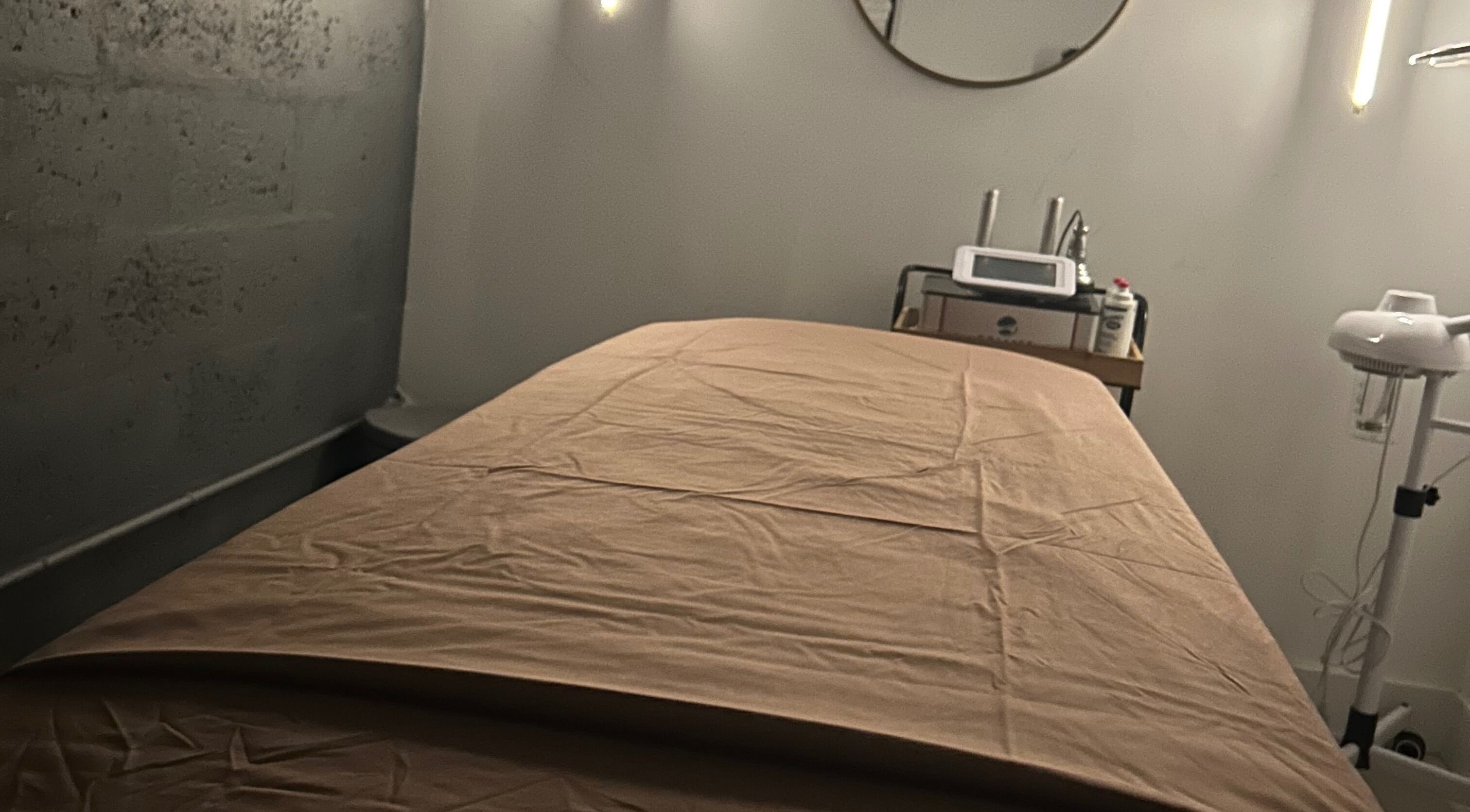 Treatment room at Voilá Esti Lab, Fort Lauderdale, Florida, US, equipped with a comfortable massage table.