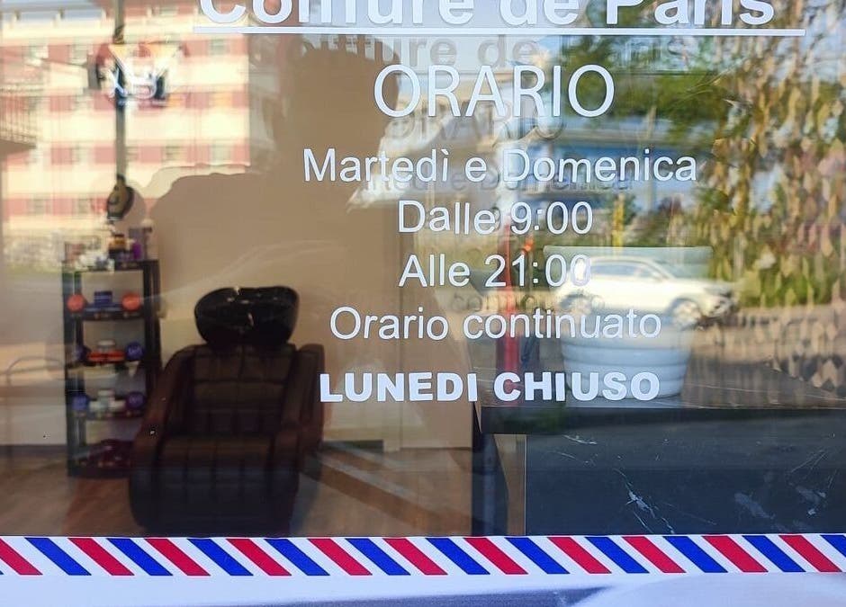 Glass storefront of paris by italy with business hours in Paderno Dugnano, Lombardia, IT.
