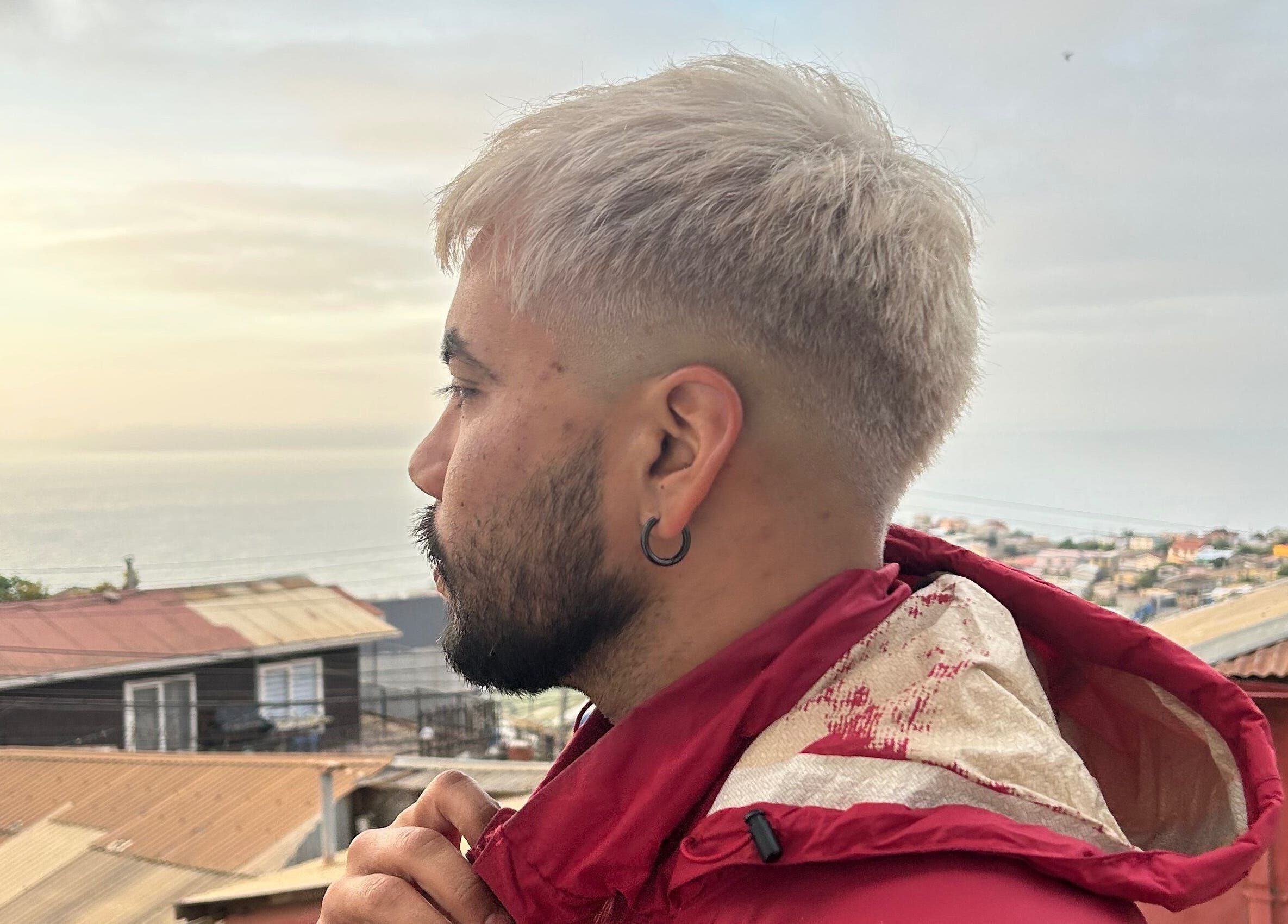 Person with a stylish haircut enjoying the coastal view at Indiscretx, Valparaíso, Valparaíso, CL.