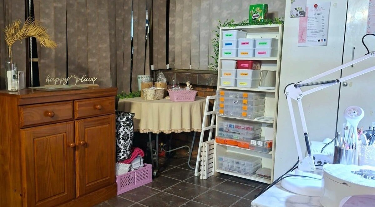 Nails by Roelene's welcoming corner in Krugersdorp, Gauteng, ZA, featuring organized storage and a tranquil vibe.