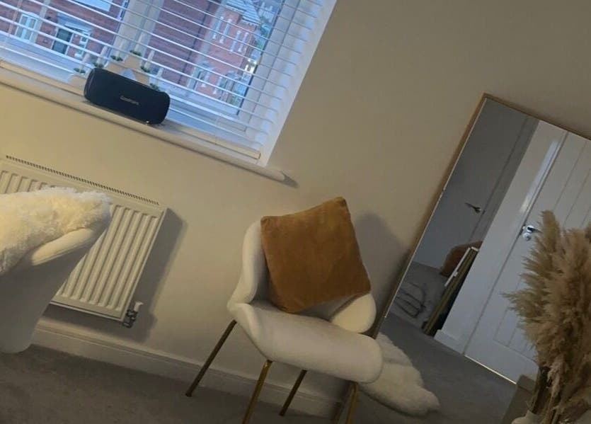 Cozy seating at Caimem Hair, Swadlincote, England, GB with pampas decor and mirror.