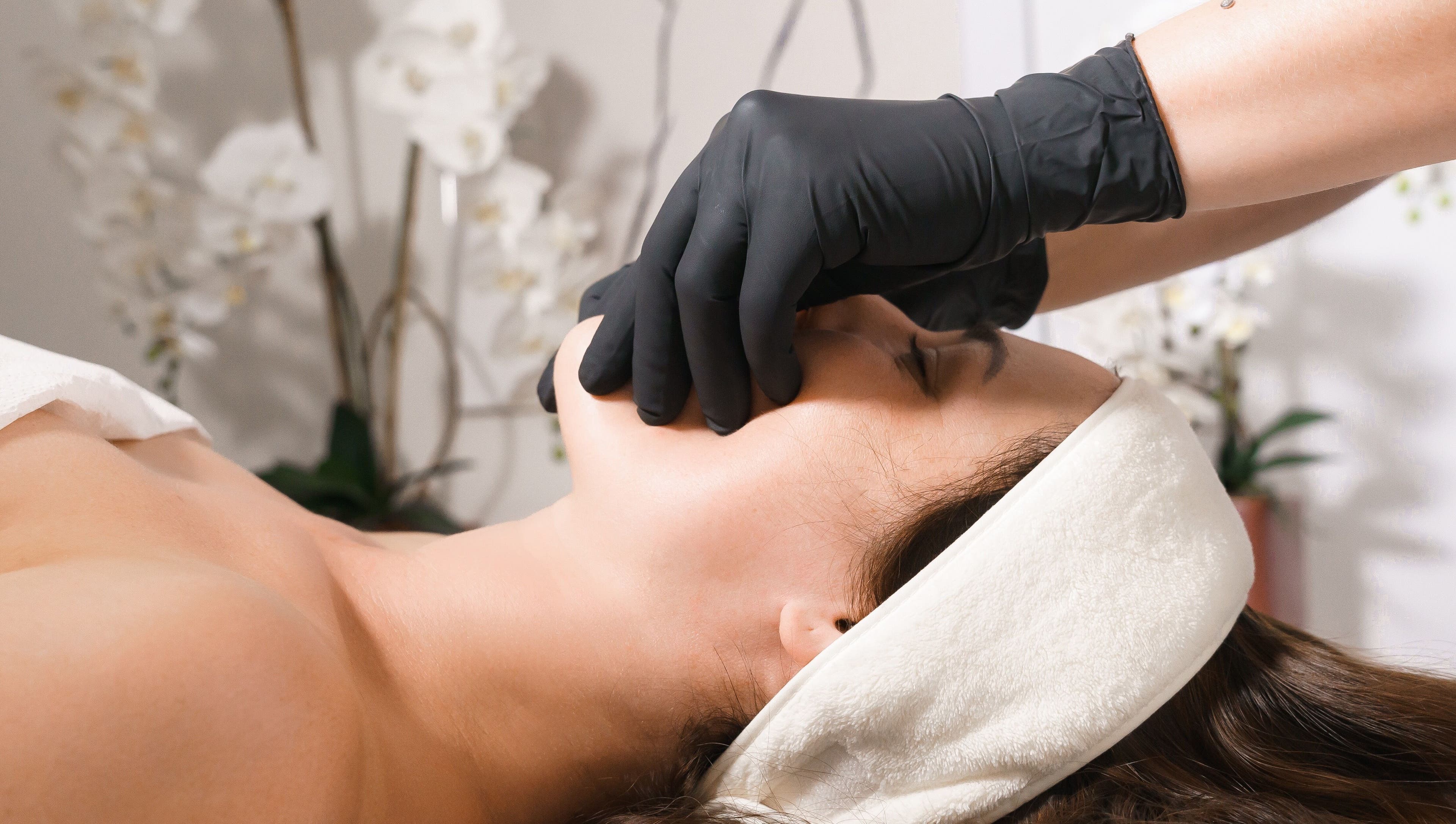 Trattamento lifting facciale da Kateryna Dr. Manual-Face-Lifting, Milano, Lombardia, IT.