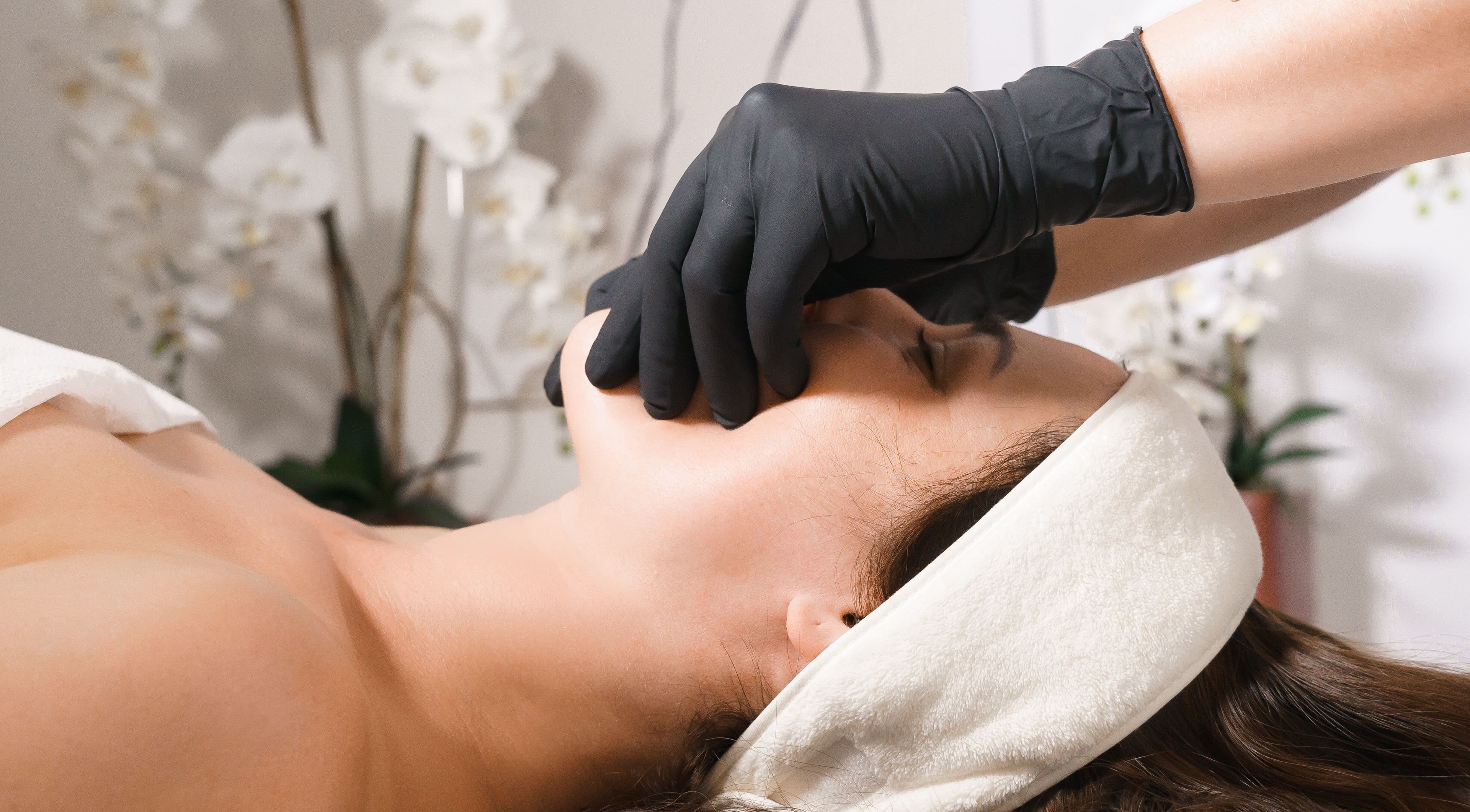 Trattamento lifting facciale da Kateryna Dr. Manual-Face-Lifting, Milano, Lombardia, IT.