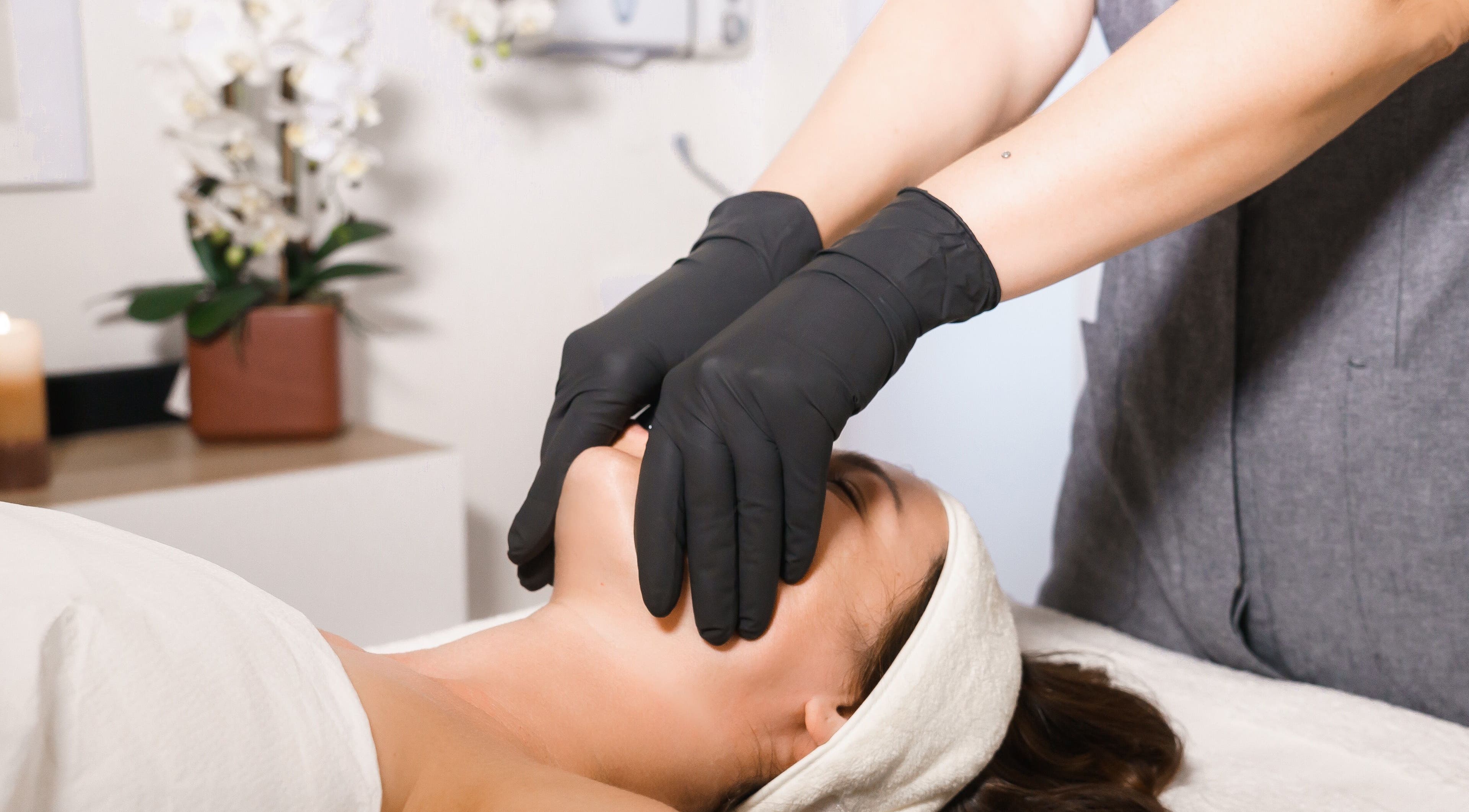 Trattamento lifting manuale al Kateryna Dr. Manual-Face-Lifting a Milano, Lombardia, IT.