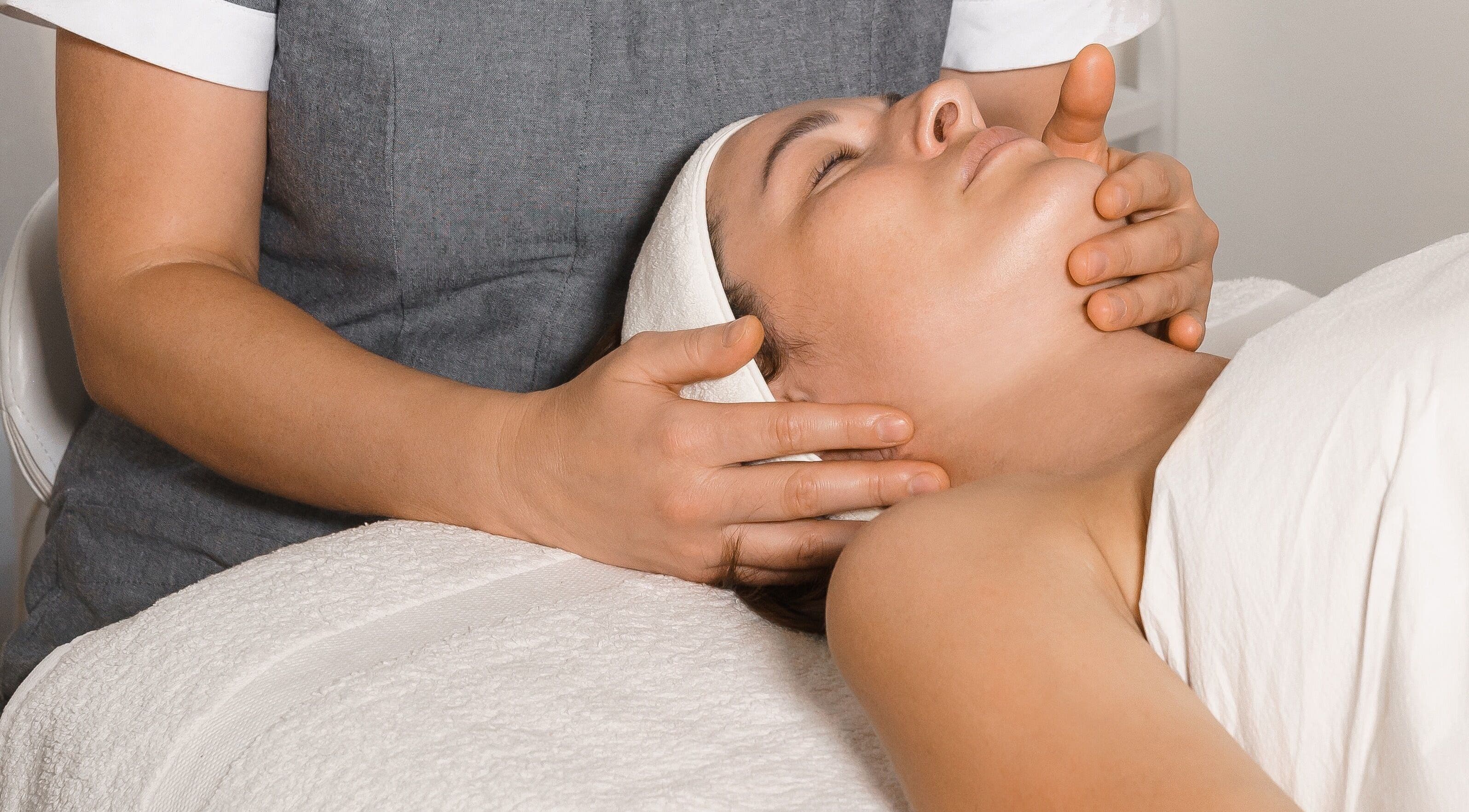 Trattamento manuale al viso presso Kateryna Dr. Manual-Face-Lifting, Milano, Lombardia, IT.