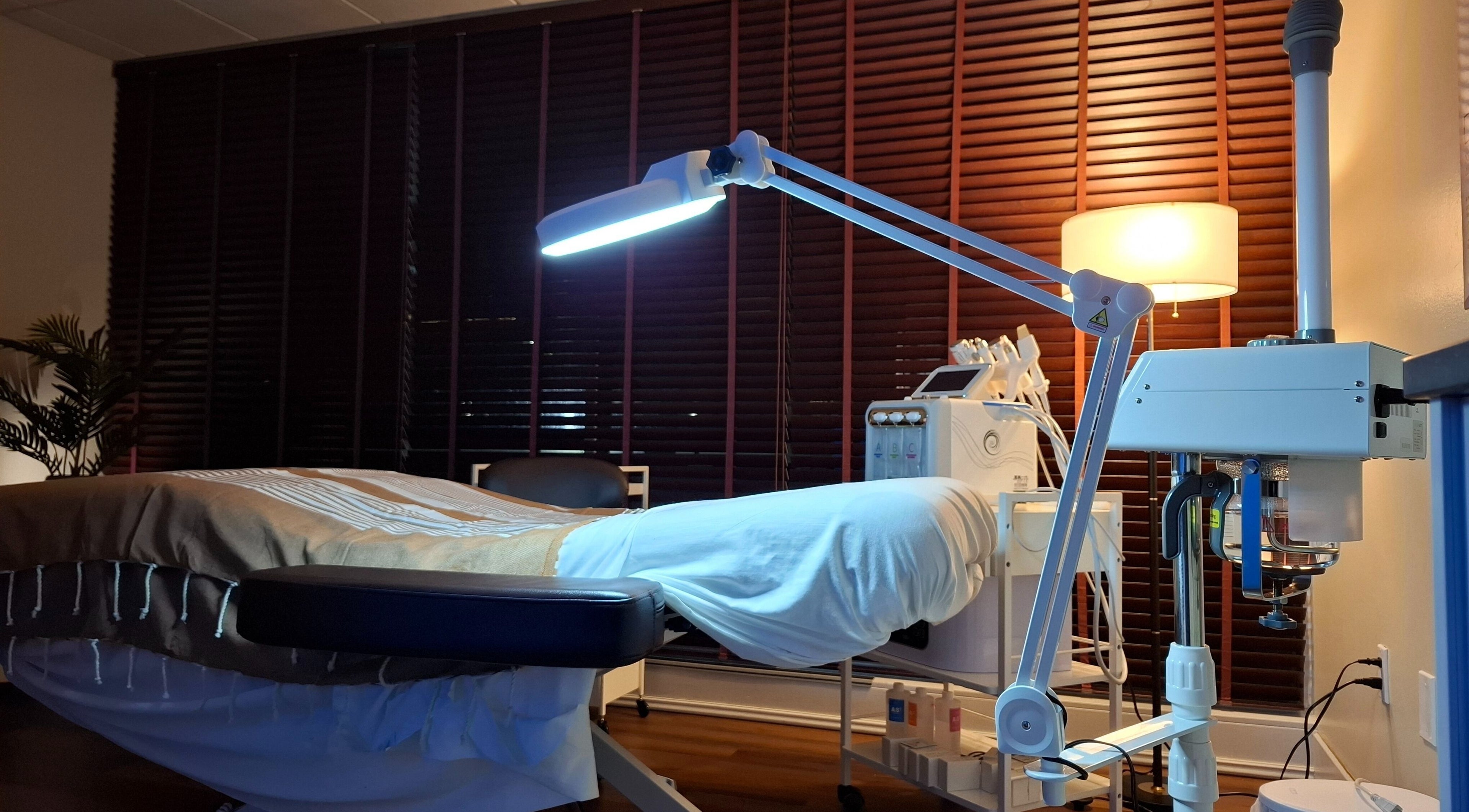 Salle de soins élégante chez LA French Spa, Coral Gables, Florida, US.