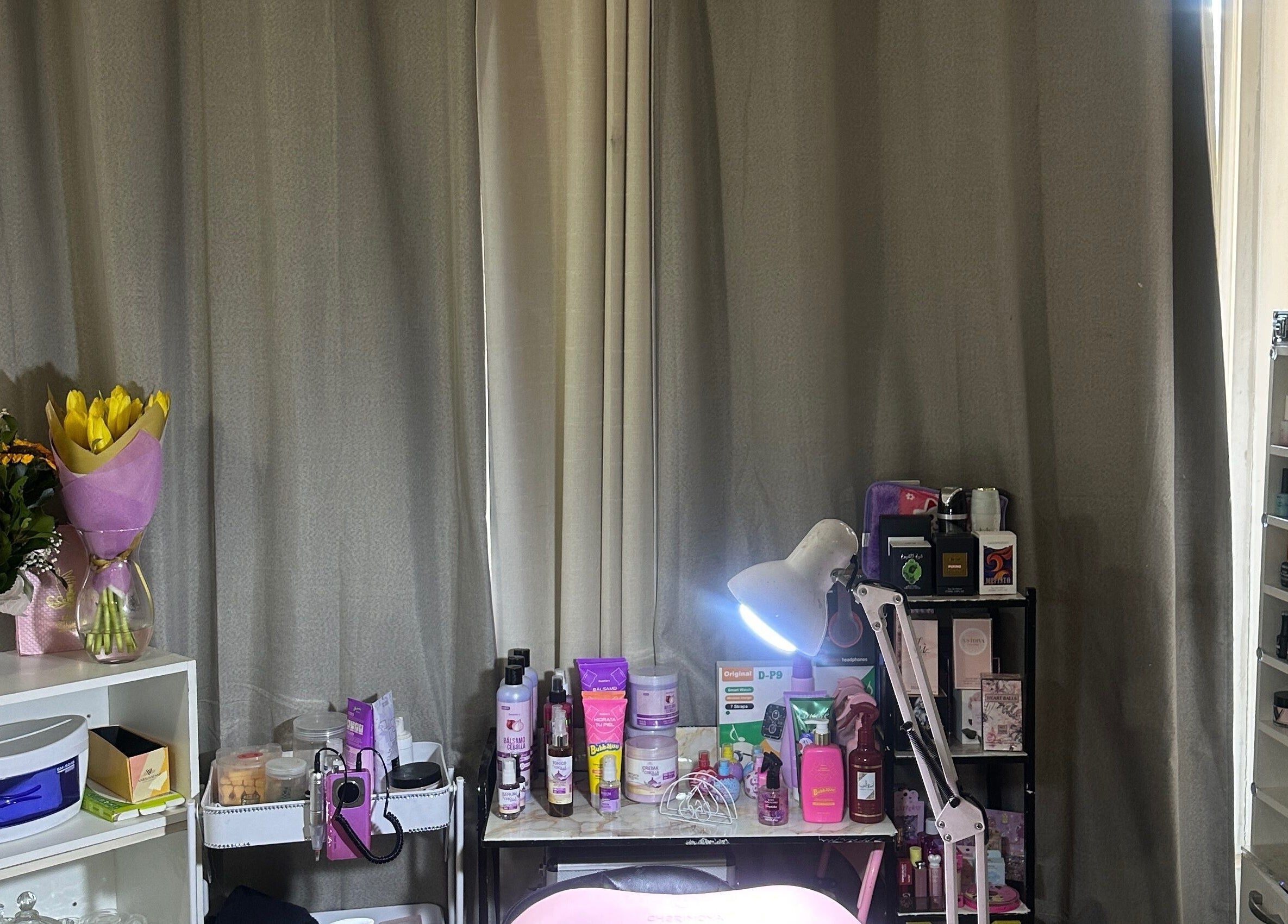 Queen Studio beauty setup with nail polishes in Ñuñoa, Región Metropolitana, CL.