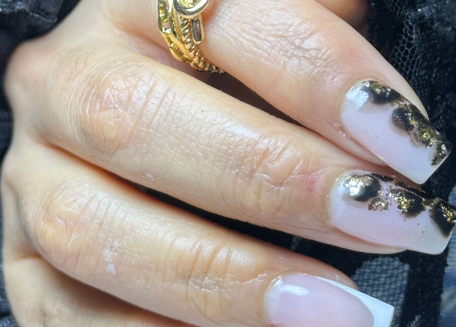 Intricate nail art with gold details at Queen Studio in Ñuñoa, Región Metropolitana, CL.