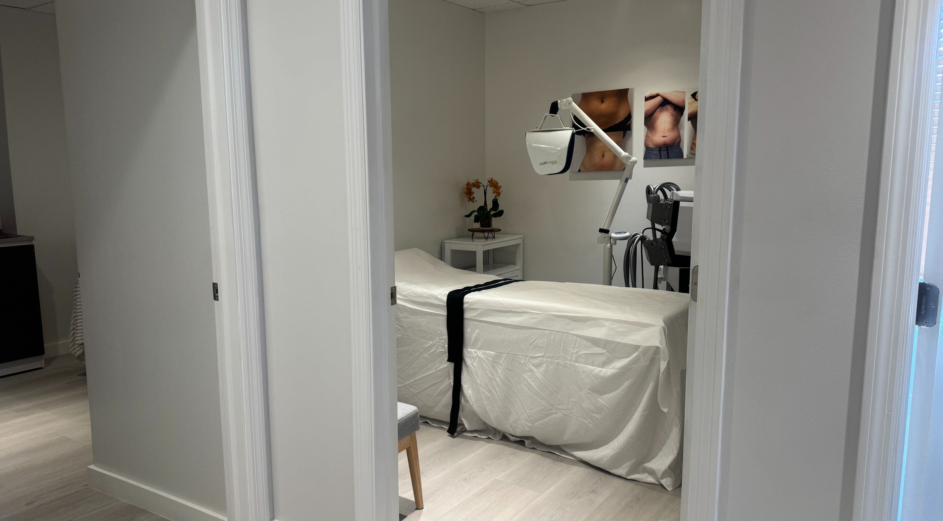 Cryo sculpting lab - Boca treatment room in Boca Raton, Florida, US, showcasing a serene wellness setup.
