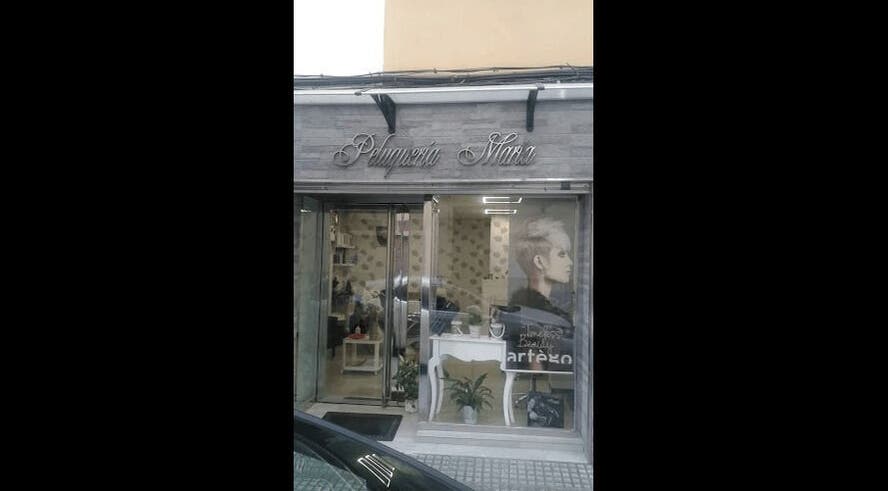 Fachada moderna de Peluquería Marta en Málaga, Andalucía, ES, transmitiendo estilo y acogida.