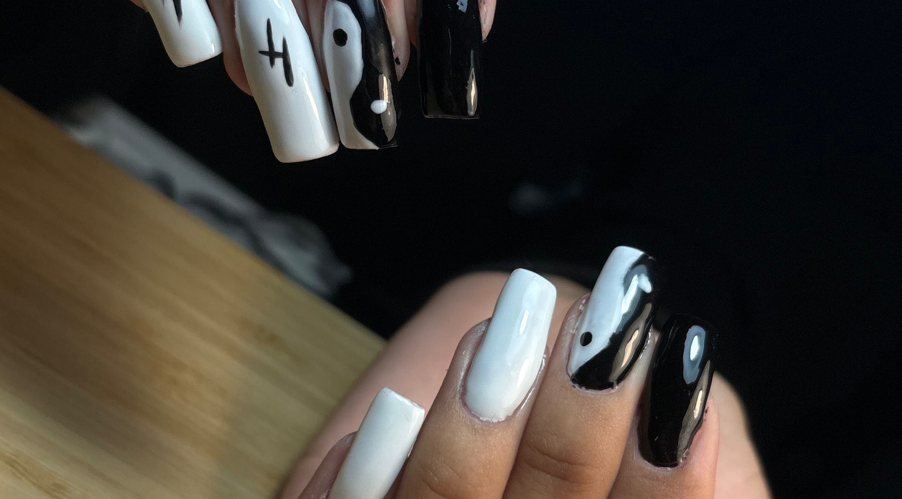 Black and white nail art at Thenailsfirst, Queluz, Lisboa, PT, showcasing creative designs.