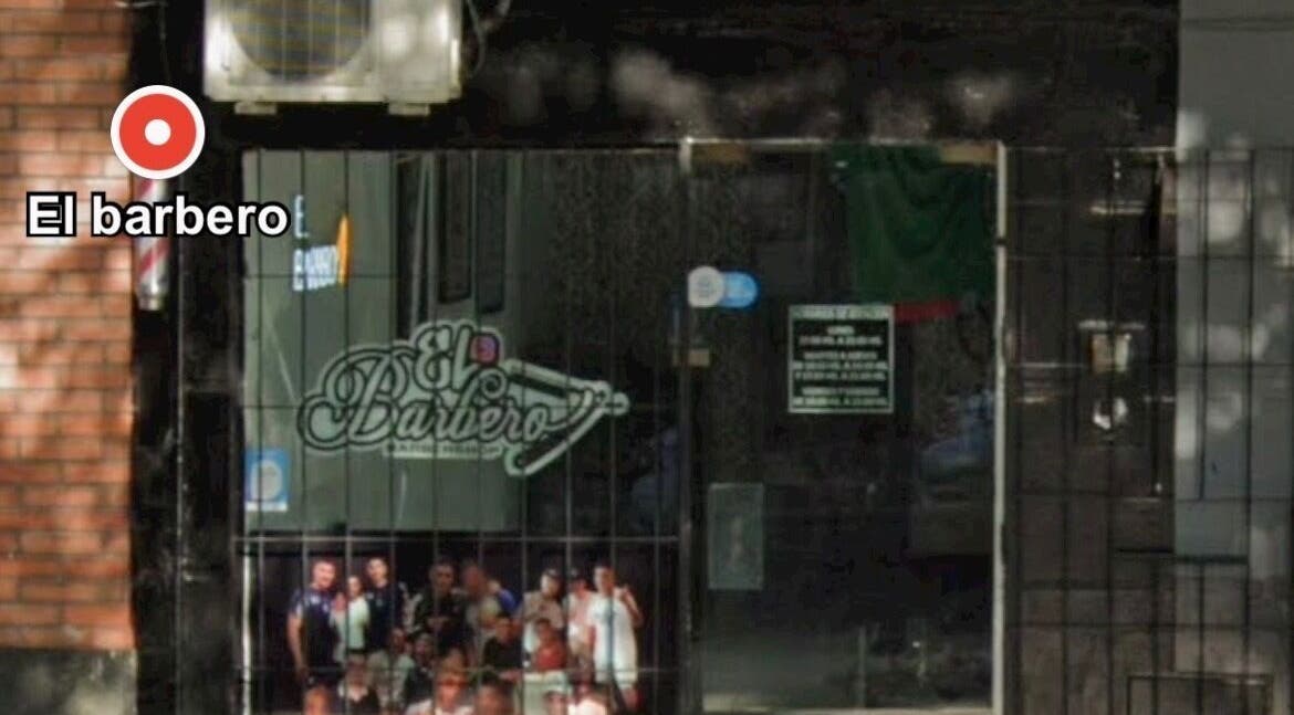 Entrada de ElBarbero en San Miguel De Tucumán, Tucumán, AR con letrero distintivo.