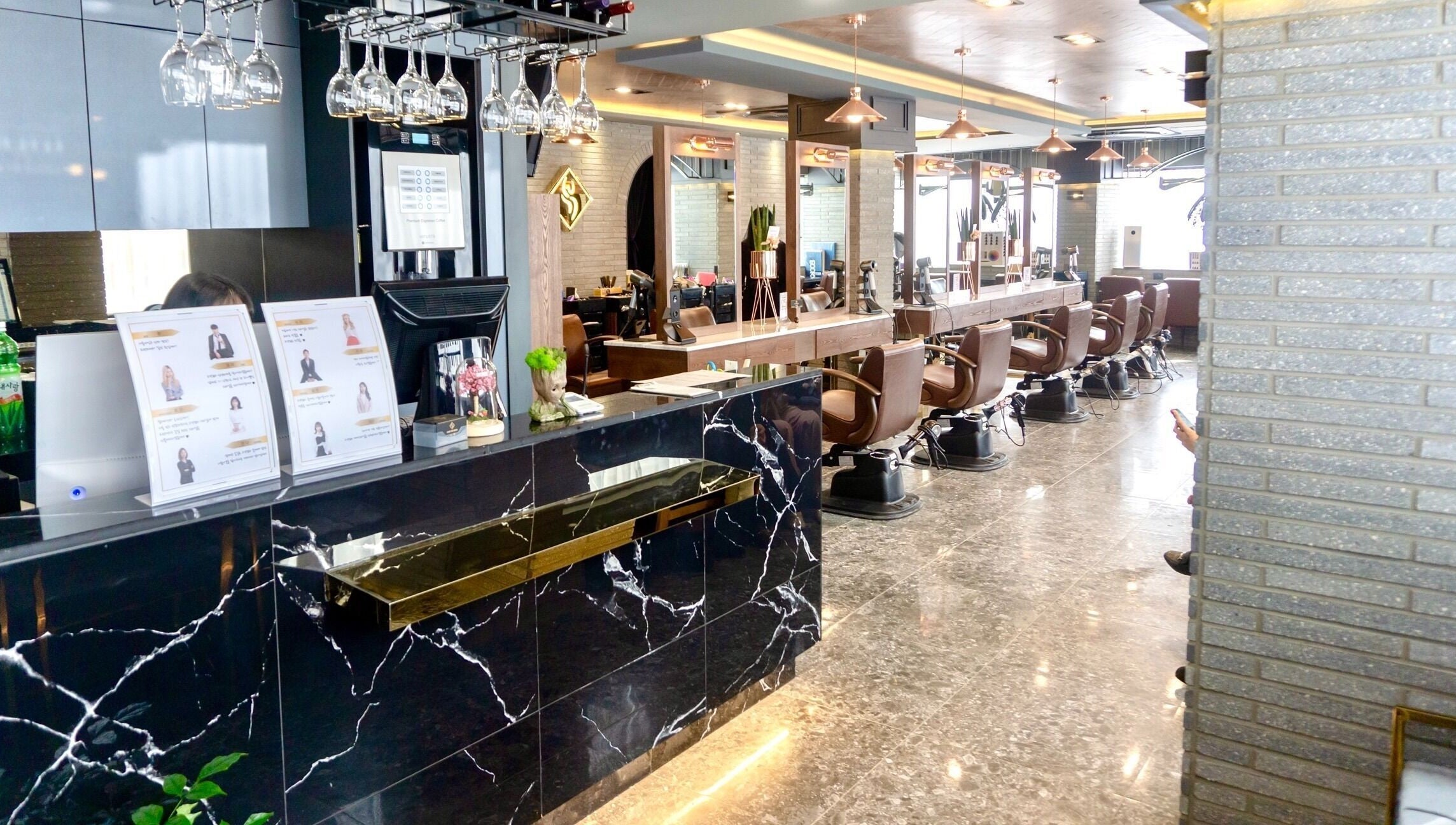 Elegant salon interior at Hair the beau Seoul National University Station, 서울특별시, 서울특별시, KR.