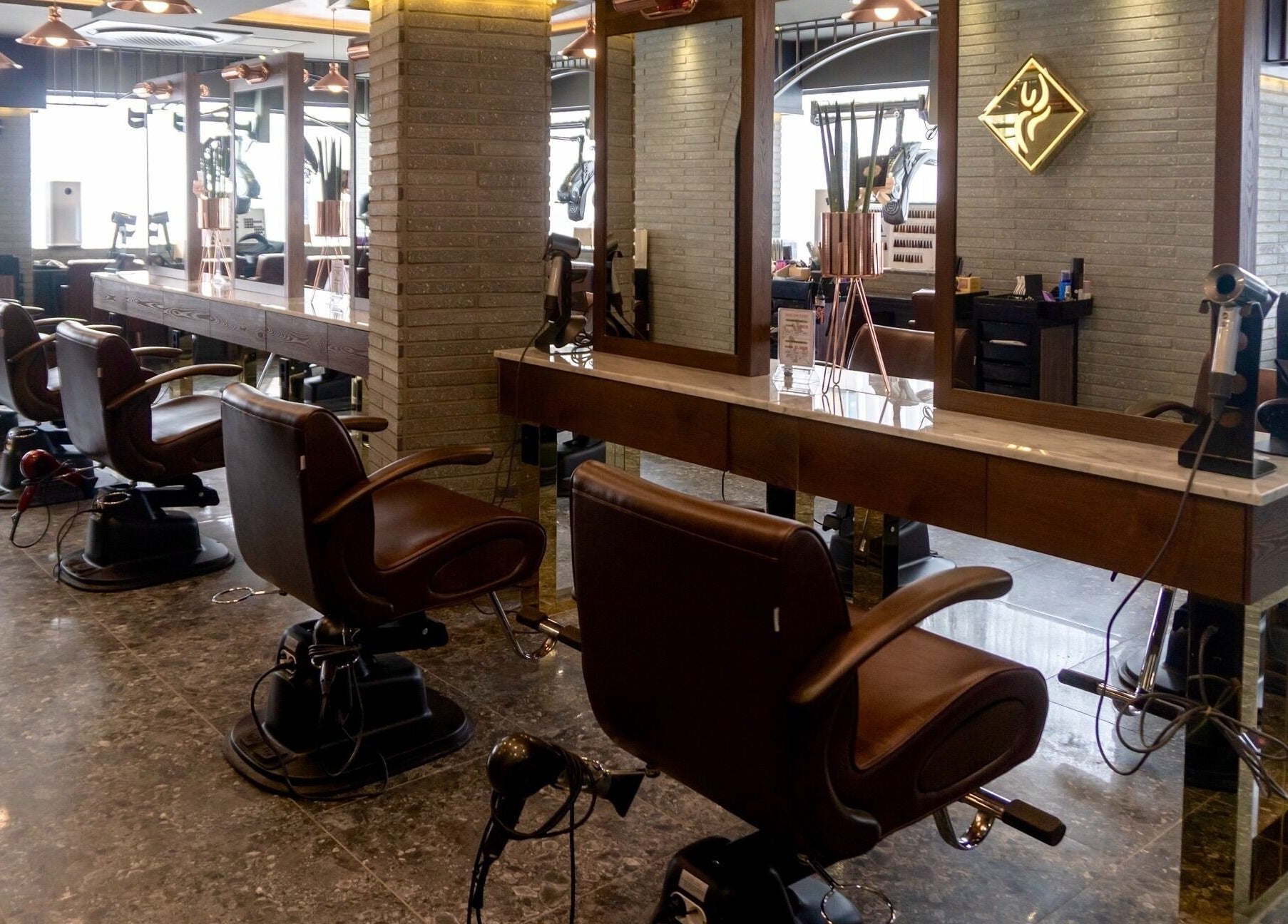 Modern salon interior at Hair the beau Seoul National University Station, 서울특별시, 서울특별시, KR.