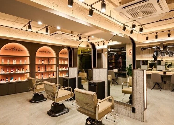 Modern interior of Hair the beau Konkuk University in 서울특별시, featuring stylish salon chairs and mirrors.