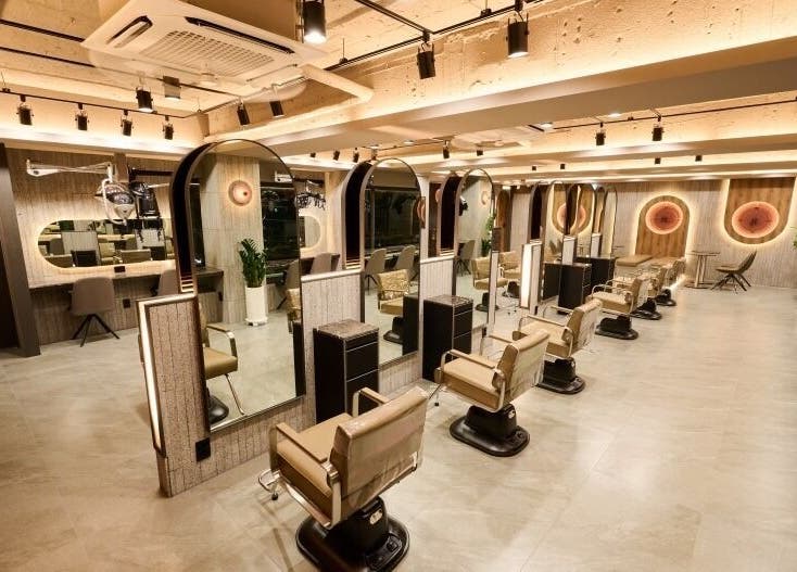 Modern salon interior at Hair the beau Konkuk University, 서울특별시, 서울특별시, KR with stylish design.