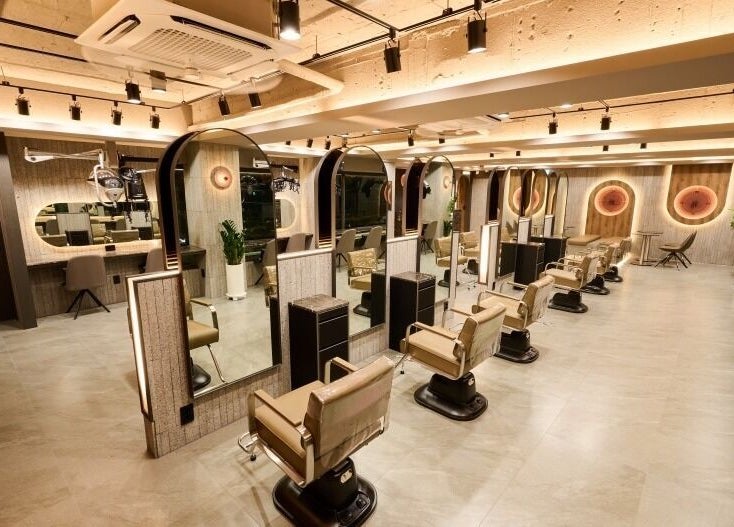 Modern salon interior at Hair the beau Konkuk University, 서울특별시, 서울특별시, KR with stylish design.