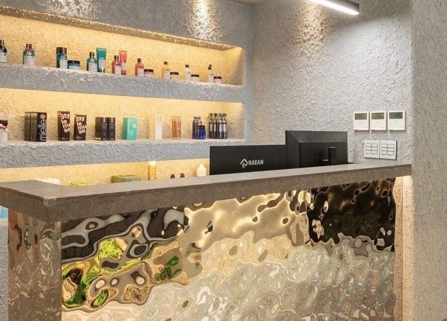 Reception counter at Hair The Beau Nowon, 서울특별시, 서울특별시, KR with illuminated shelves.