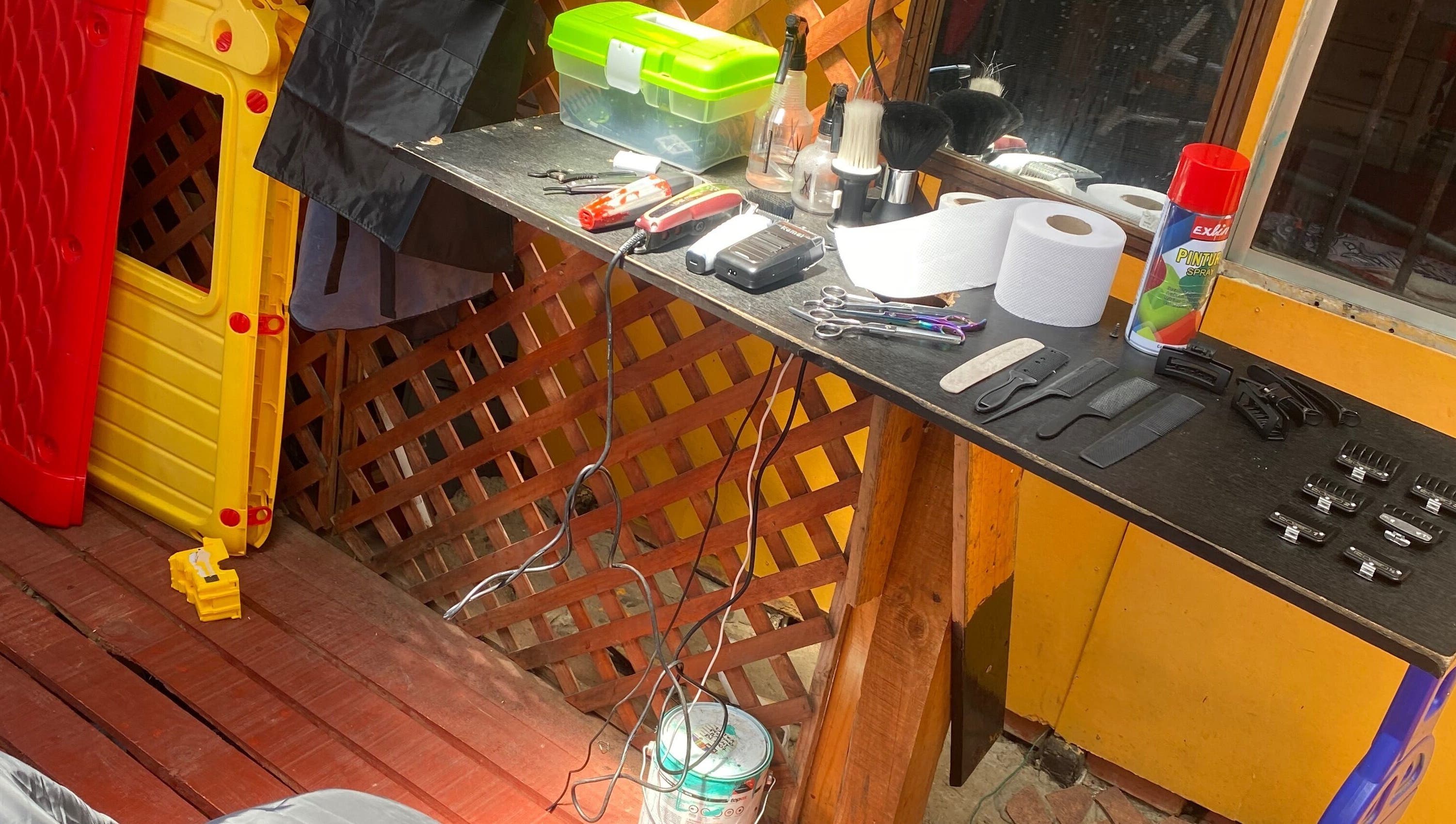 Estación de barbería con herramientas en Barber Vendetta, Quilpué, Valparaíso, CL.