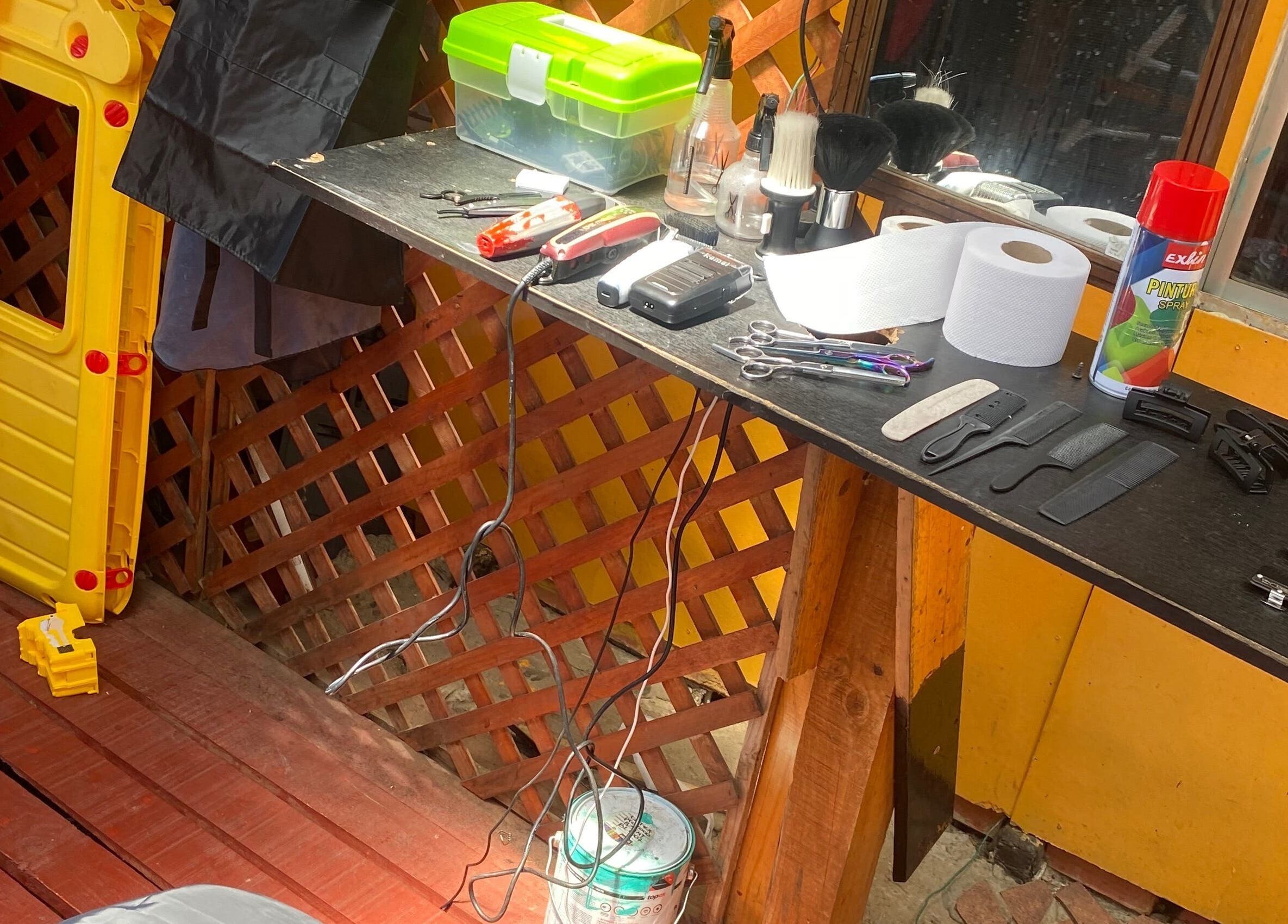 Estación de barbería con herramientas en Barber Vendetta, Quilpué, Valparaíso, CL.