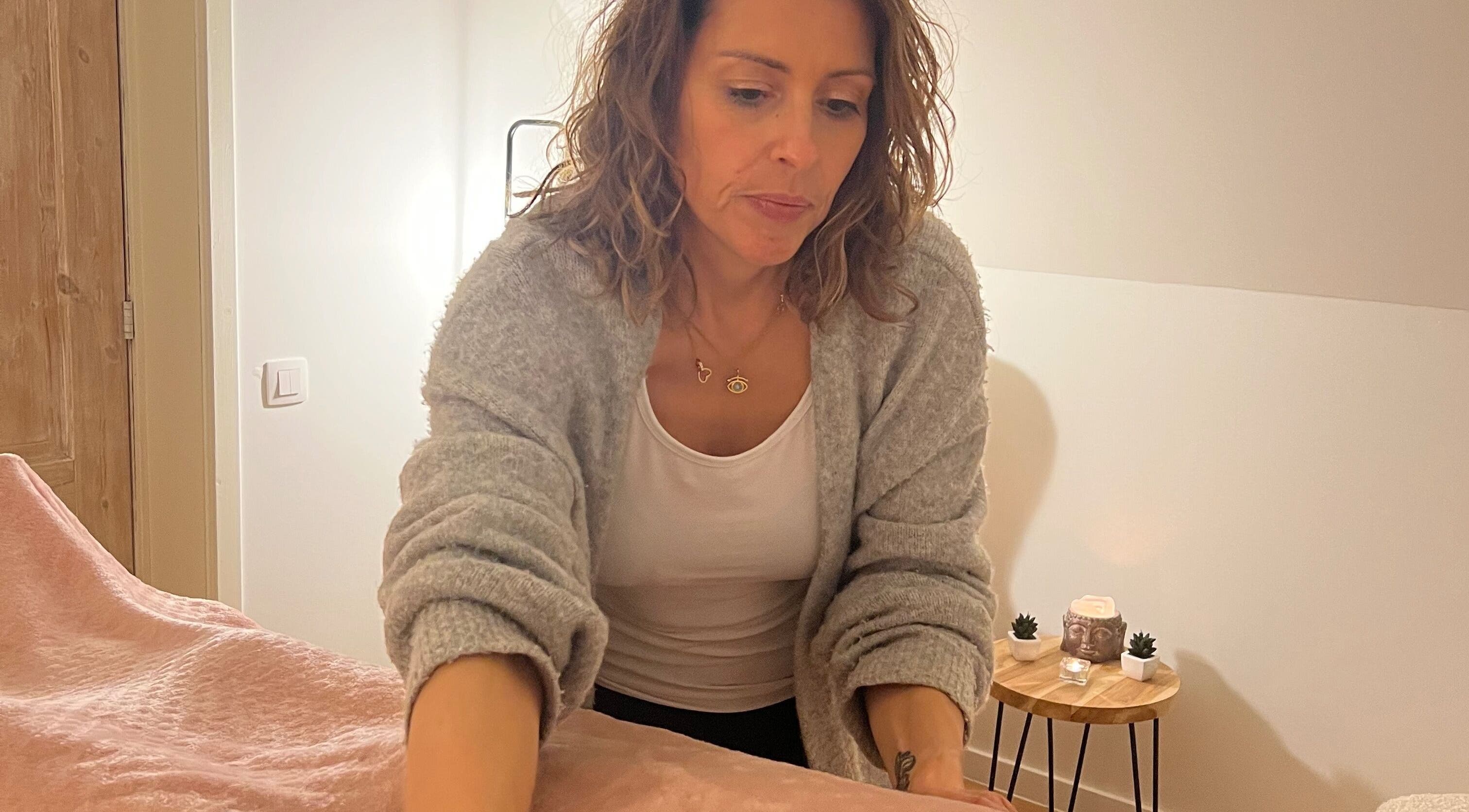 Jessica biedt een ontspannende behandeling bij Sacred Healing By Jessica in Blankenberge, Vlaanderen, BE.