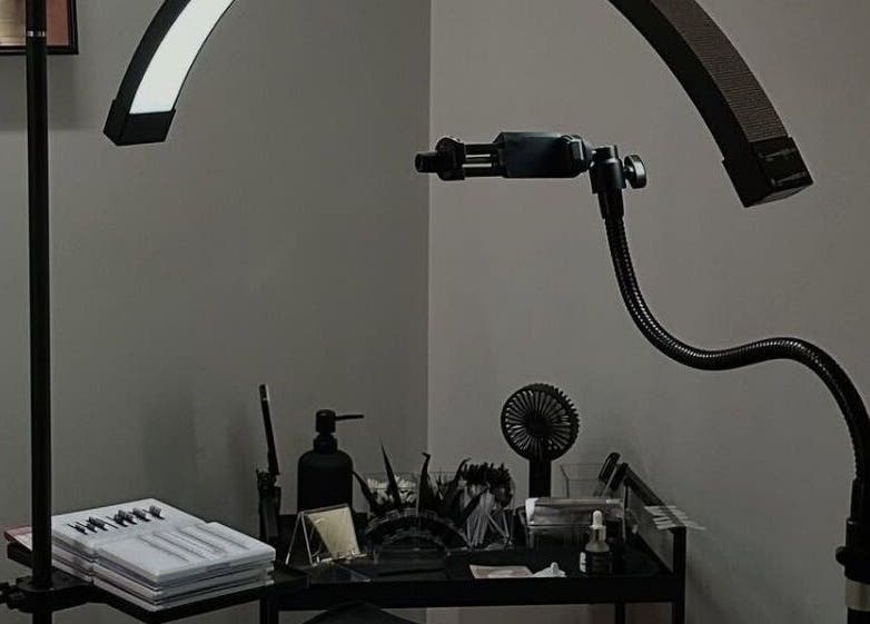 Station d'esthétique moderne chez 𝐿𝑏𝑒𝑎𝑢𝑡𝑦 à Le Perreux-sur-marne, Île-de-france, FR, avec éclairage spécialisé.