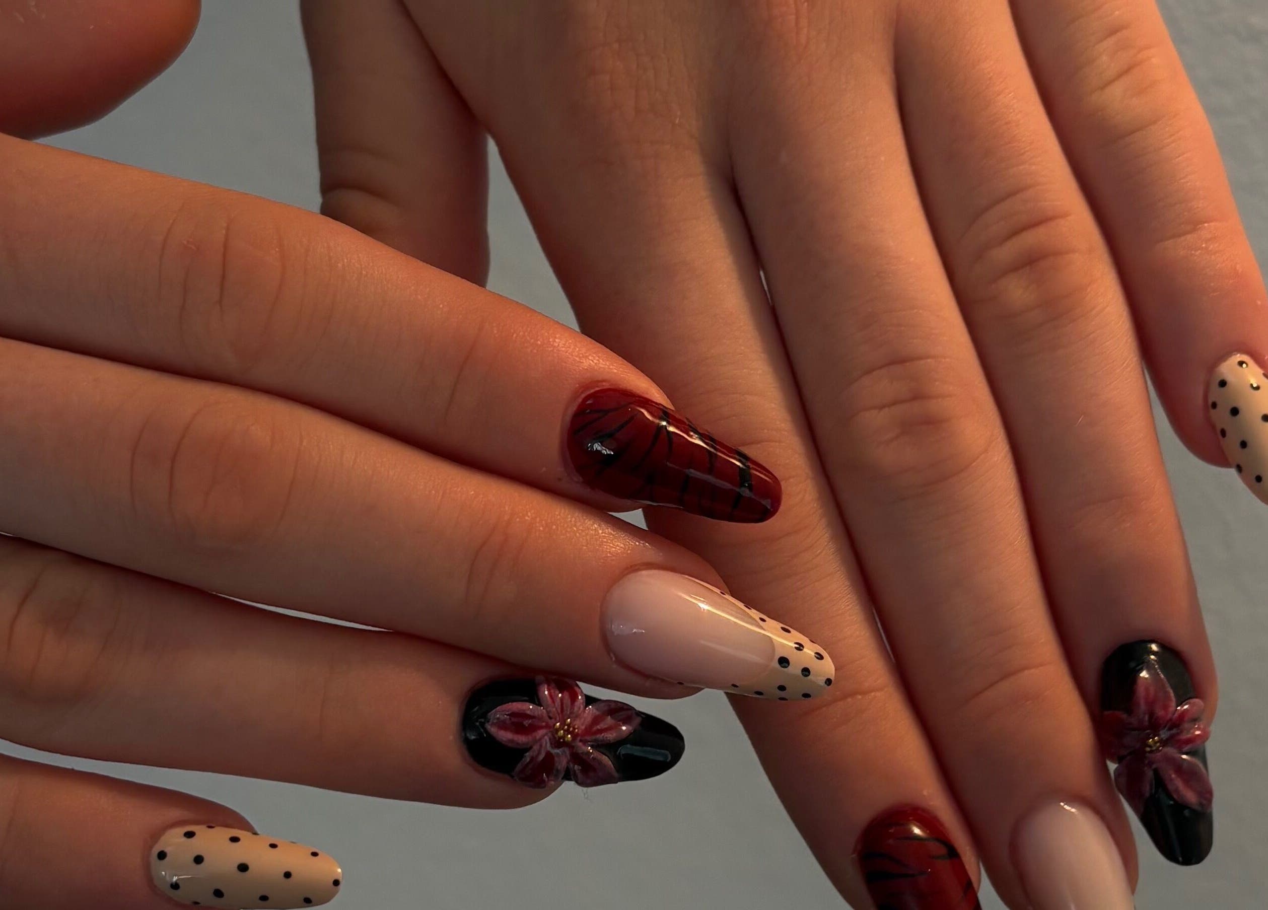 Stylish nail art at Nailplug.Linlee, Roveré Della Luna, Trentino-alto Adige, IT, showcasing intricate designs.