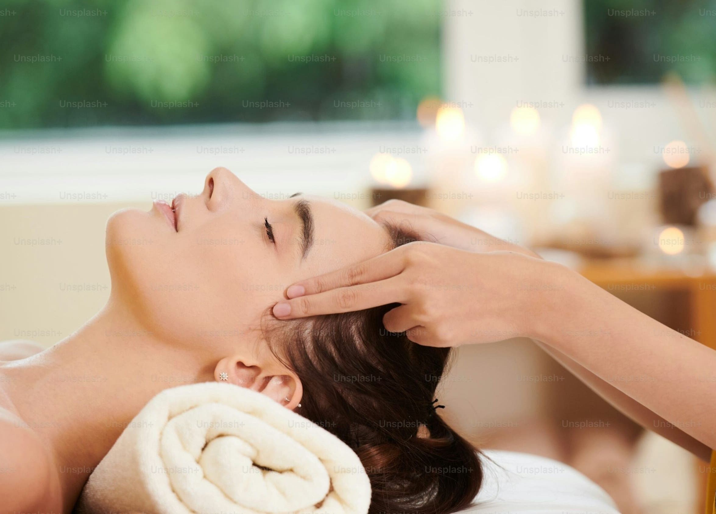 Μασάζ κεφαλής στο Ped SPA, Ηράκλειο, GR, δημιουργώντας αίσθηση ηρεμίας και χαλάρωσης.