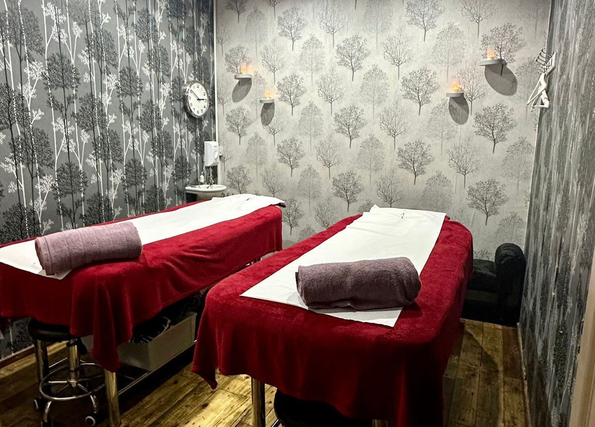 Relaxing massage room at Nisa Thai Spa, near Buckingham Palace & Victoria Station, London, England, GB.