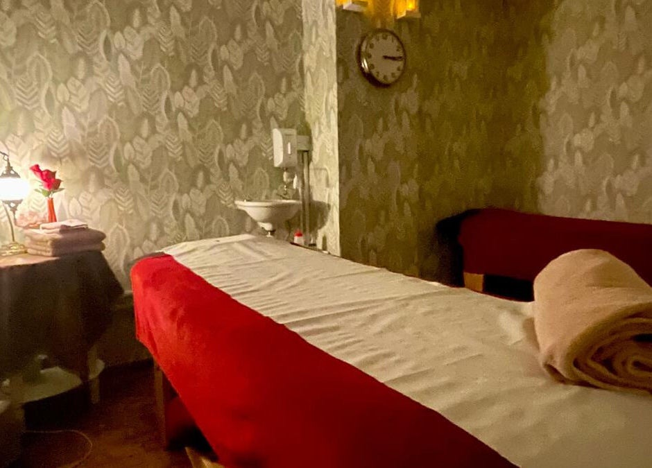 Relaxing massage room at Nisa Thai Spa near Buckingham Palace and Victoria Station, London, England, GB.