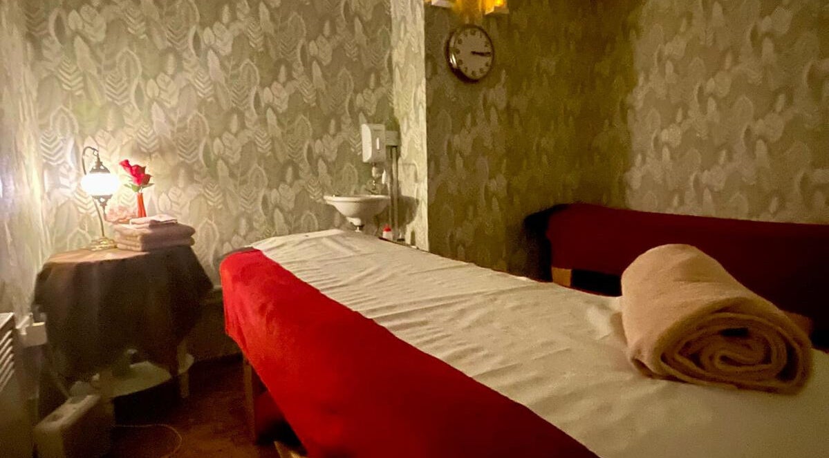 Relaxing massage room at Nisa Thai Spa near Buckingham Palace and Victoria Station, London, England, GB.