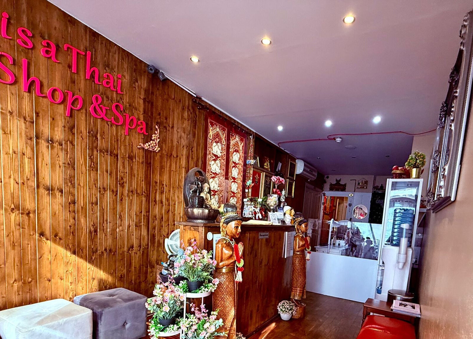 Nisa Thai Spa's tranquil interior near Buckingham Palace & Victoria Station, London, England, GB.