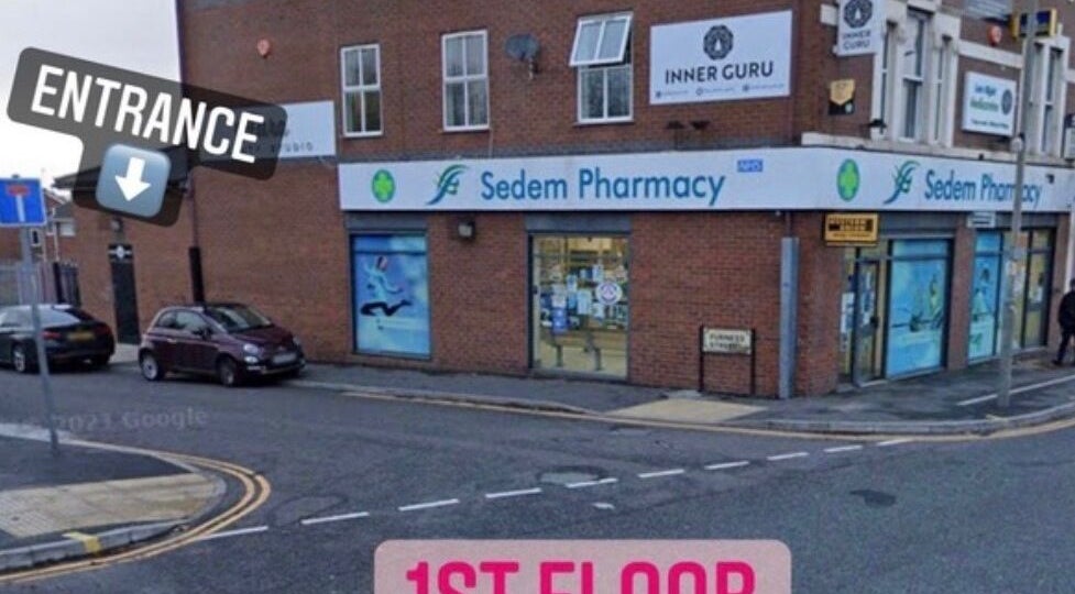 Entrance view of Ginnie.Beauty on the first floor, Liverpool, England, GB.