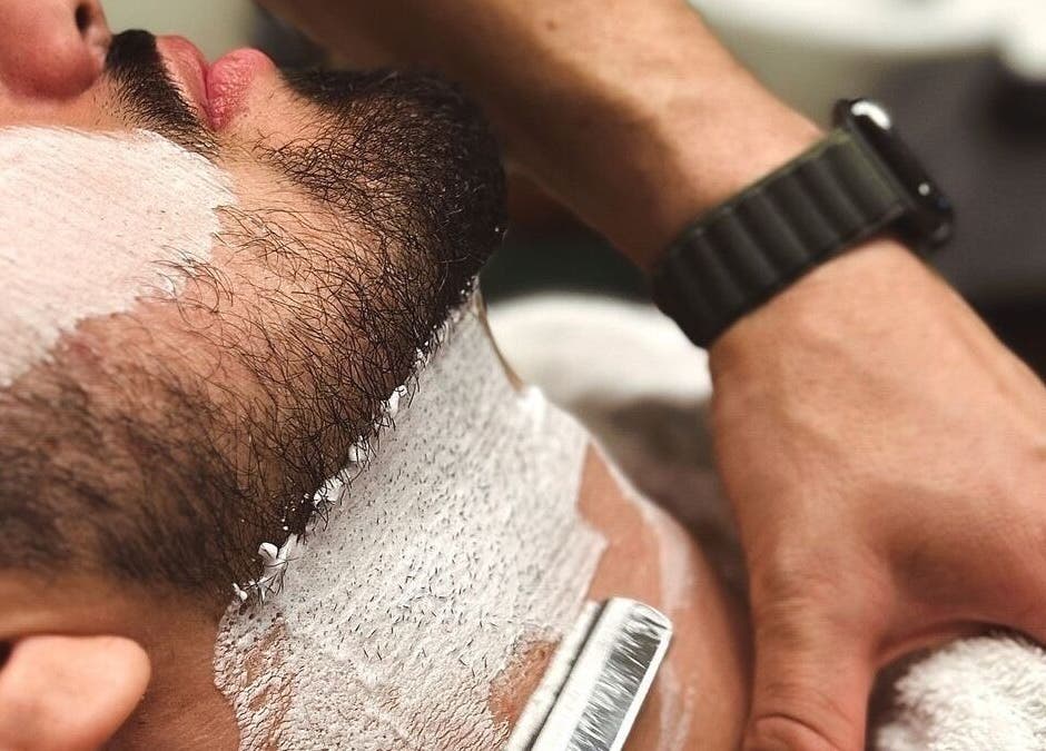 Afeitado profesional en LA GUARIDA SPE, Buenos Aires, Buenos Aires, AR. Experiencia de bienestar y estilo.