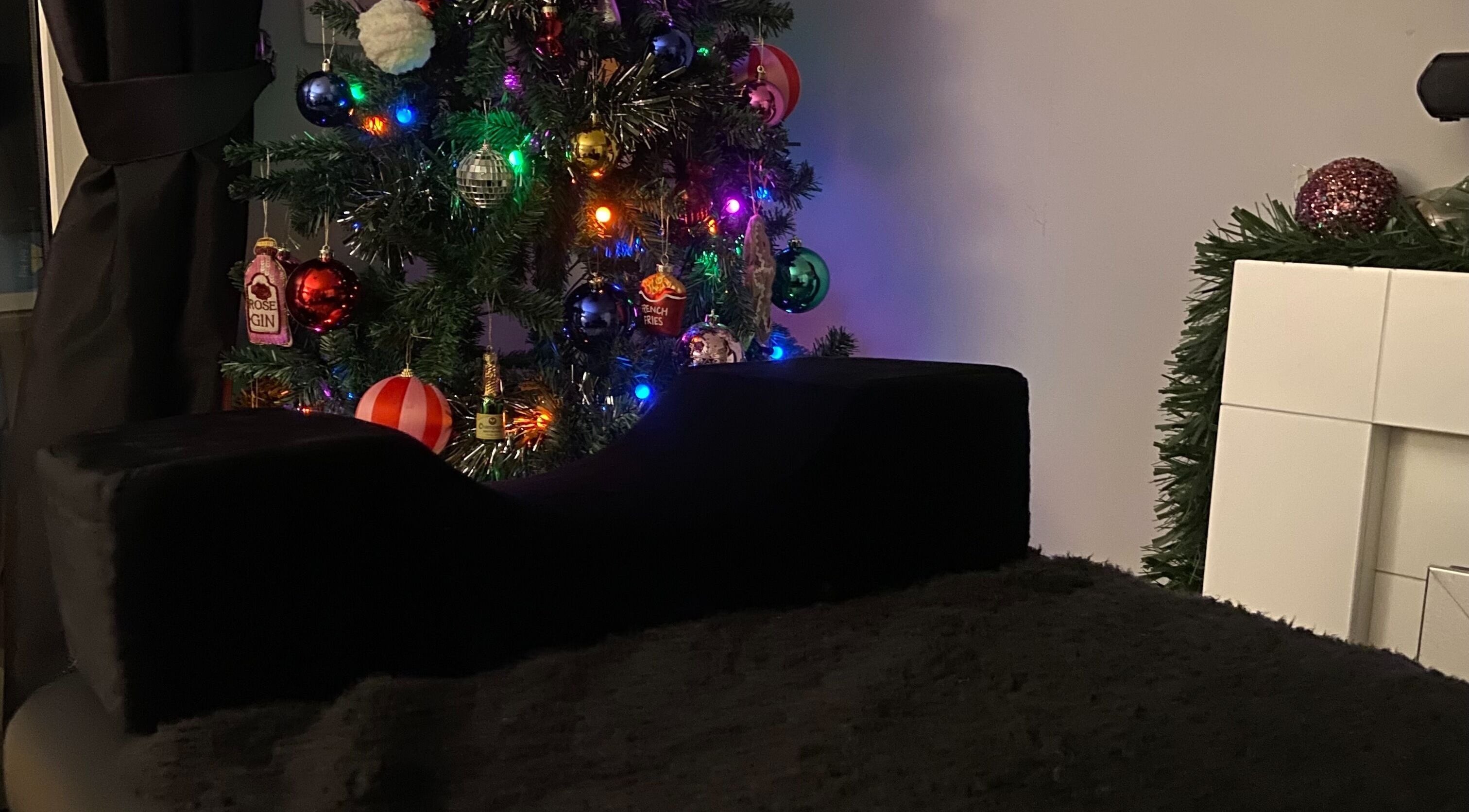 Cozy Brow Babe interior with festive tree at Stoke-on-Trent, England, GB.