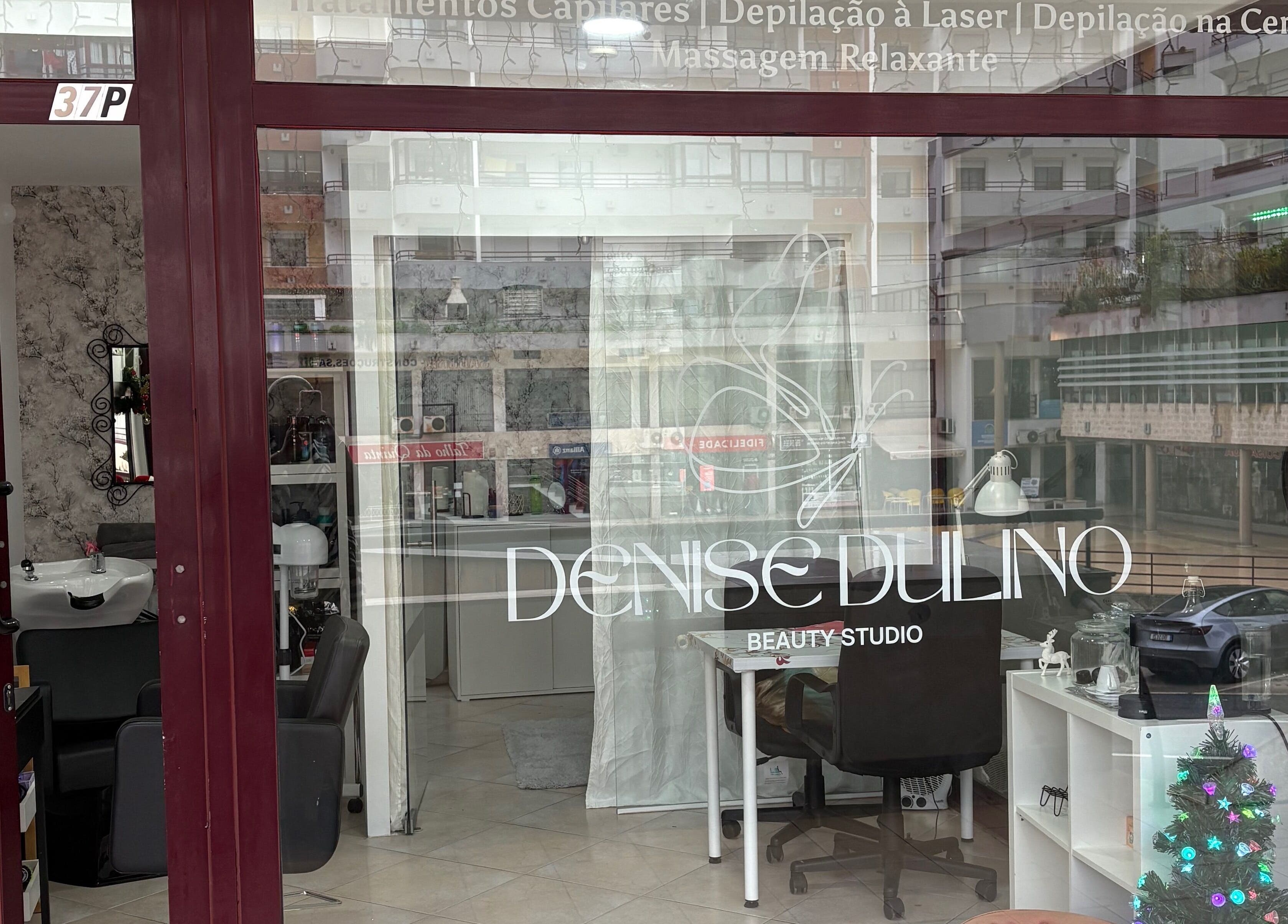 Entrada do Denise Dulino Beauty Studio em Setúbal, Setúbal, PT, refletindo sofisticação e acolhimento.