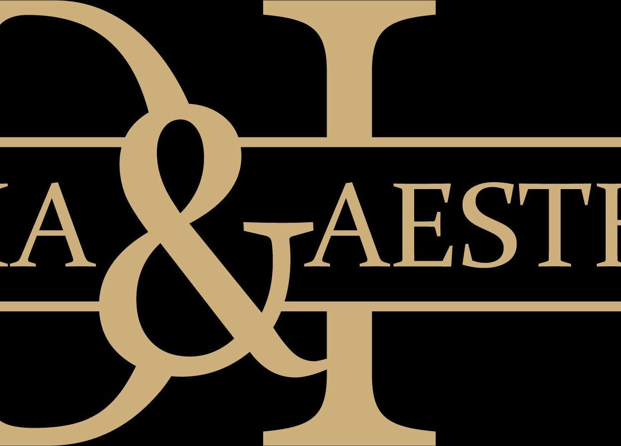 Derma Aesthetics logo in Plovdiv, BG, showcasing elegant gold lettering on a black background.