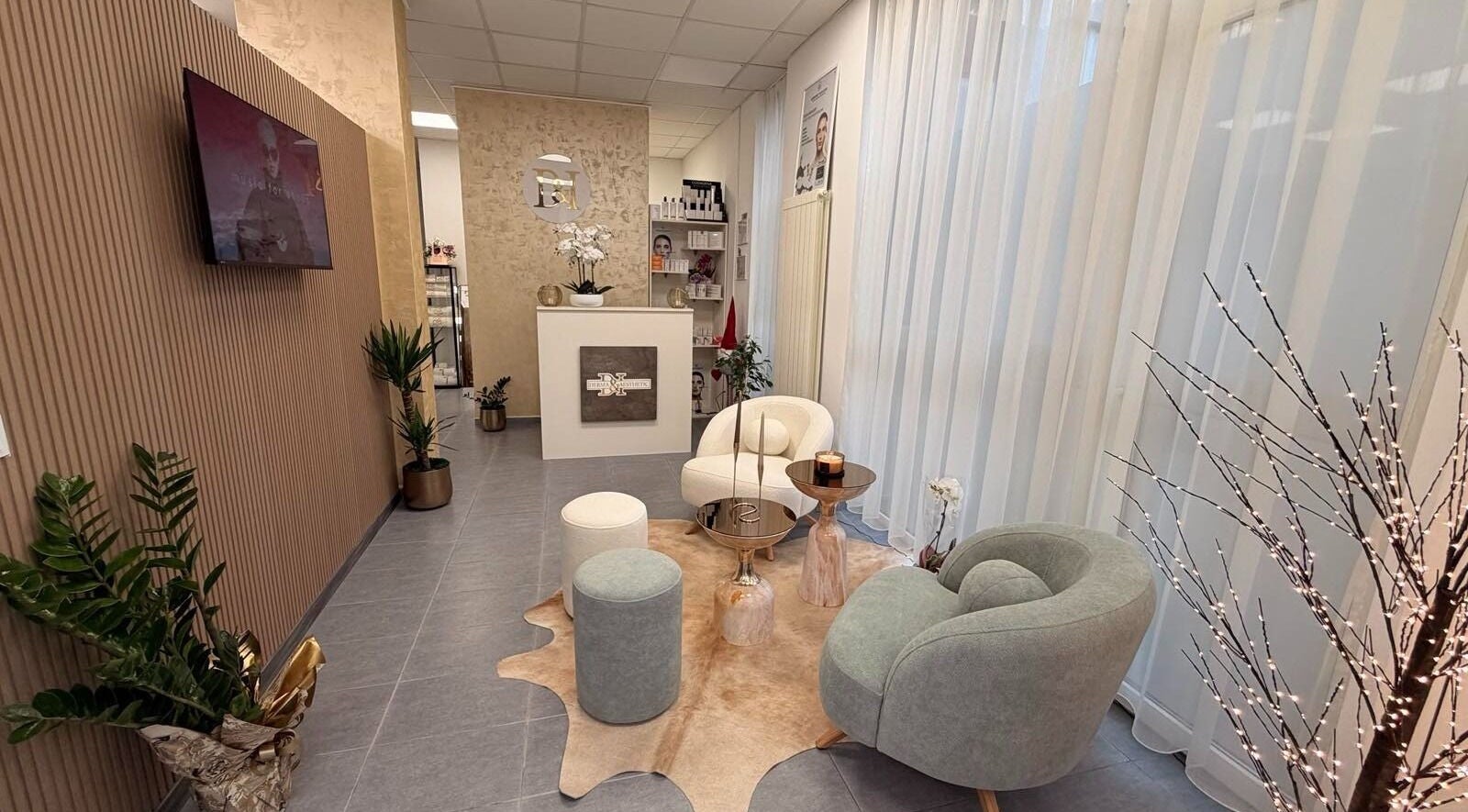 Stylish interior of Derma Aesthetics in Plovdiv, BG featuring modern seating and decor.